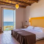 Puolo - With Private Sea Access 4* Σορέντο